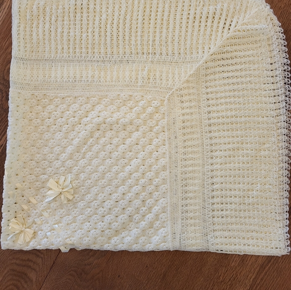 Vintage 70s Yellow Acrylic Handcrafted Receiving Blanket - Picture 4 of 6